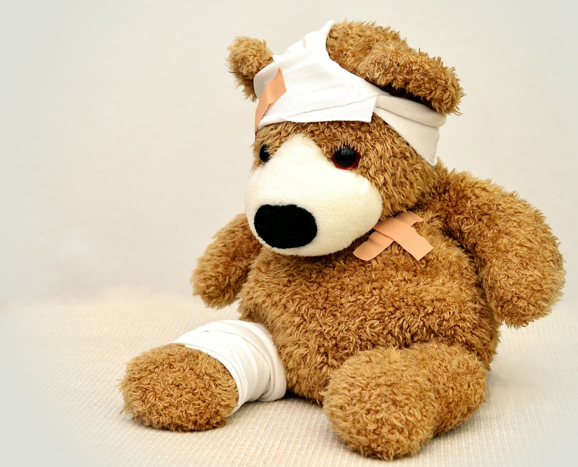 Teddybär mit verletzungen